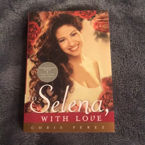 Other - “To Selena, With Love” book Other - “To Selena, With Love” book